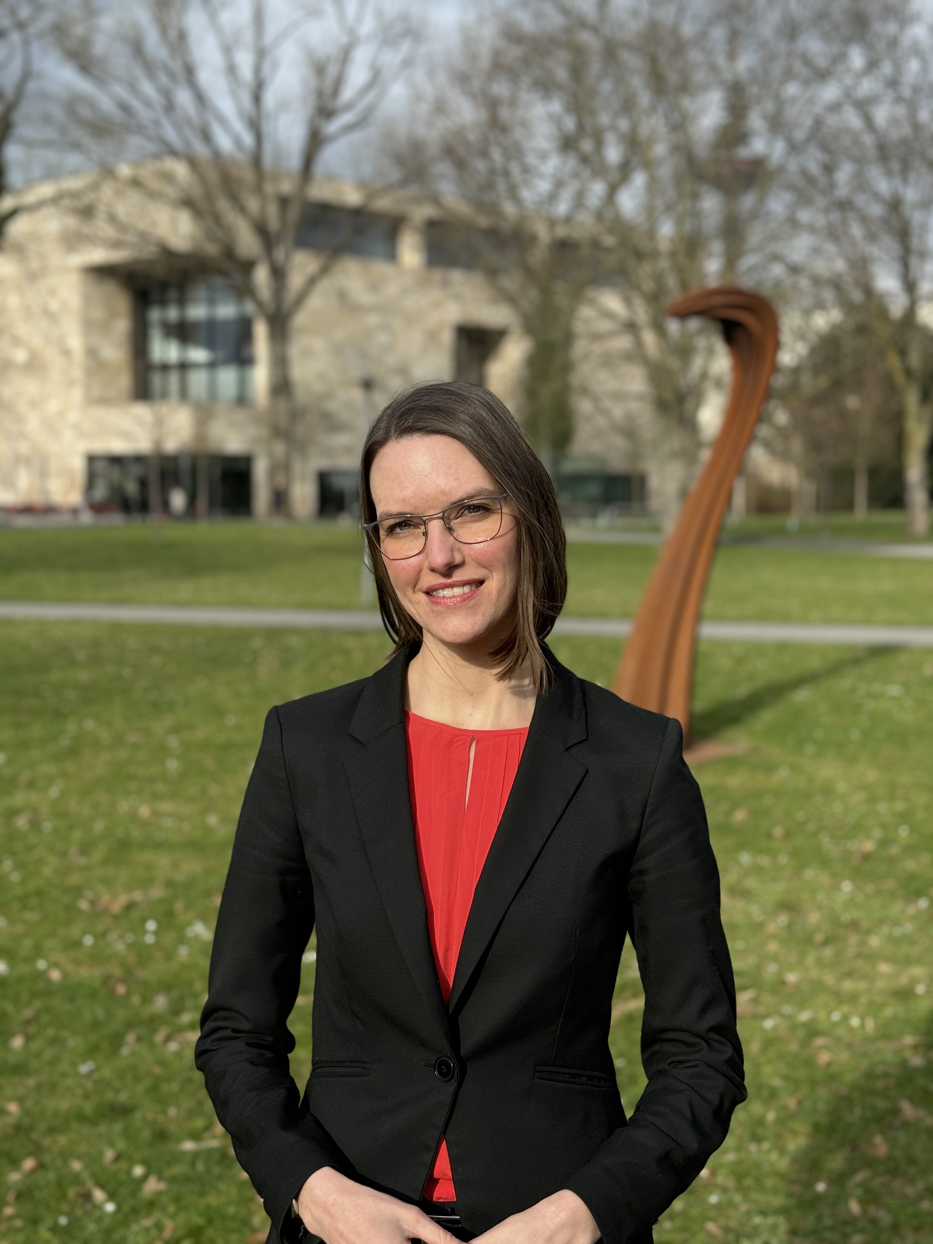 Prof.in Caroline Grabensteiner